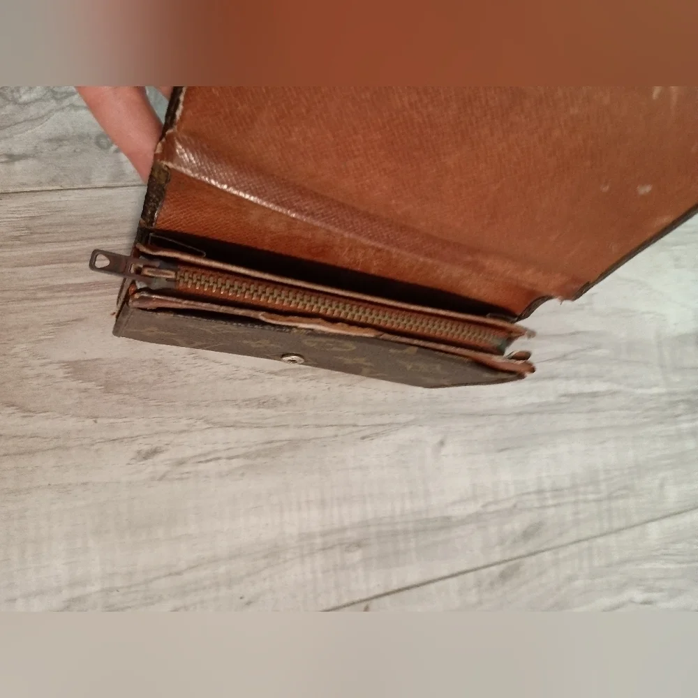 Louis Vuitton Monnaie Monogram wallet